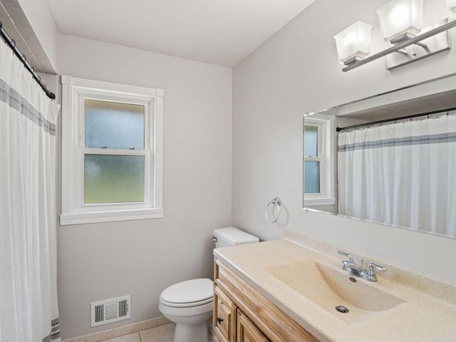10909 Oak Knoll Terrace S, Minnetonka, MN 55305