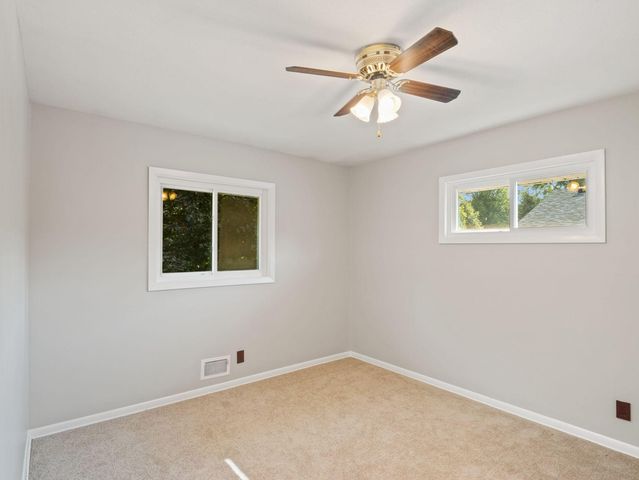 10909 Oak Knoll Terrace S, Minnetonka, MN 55305