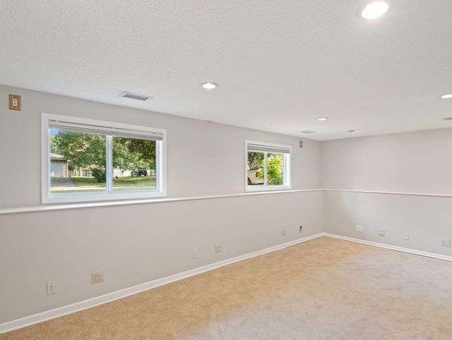10909 Oak Knoll Terrace S, Minnetonka, MN 55305