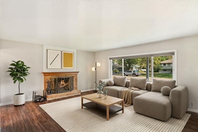 10909 Oak Knoll Terrace S, Minnetonka, MN 55305