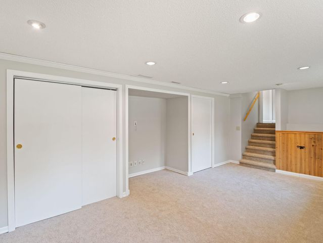 10909 Oak Knoll Terrace S, Minnetonka, MN 55305
