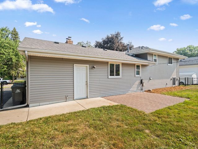 10909 Oak Knoll Terrace S, Minnetonka, MN 55305
