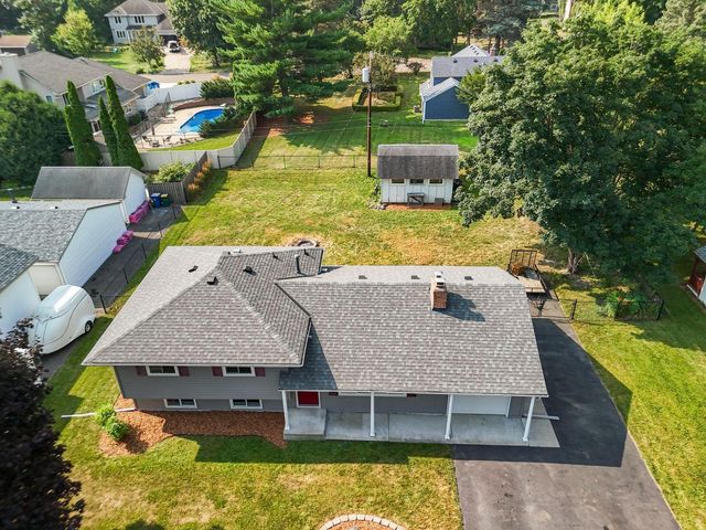 10909 Oak Knoll Terrace S, Minnetonka, MN 55305