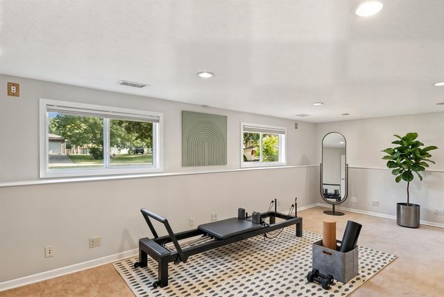 10909 Oak Knoll Terrace S, Minnetonka, MN 55305