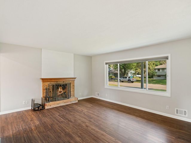 10909 Oak Knoll Terrace S, Minnetonka, MN 55305