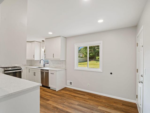 10909 Oak Knoll Terrace S, Minnetonka, MN 55305