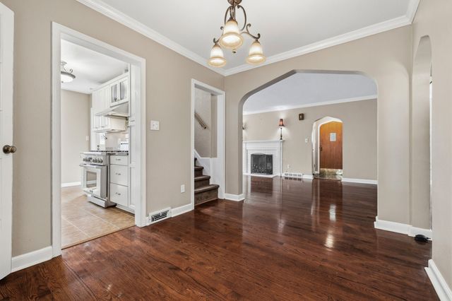1305 Creston Avenue, Des Moines, IA 50315