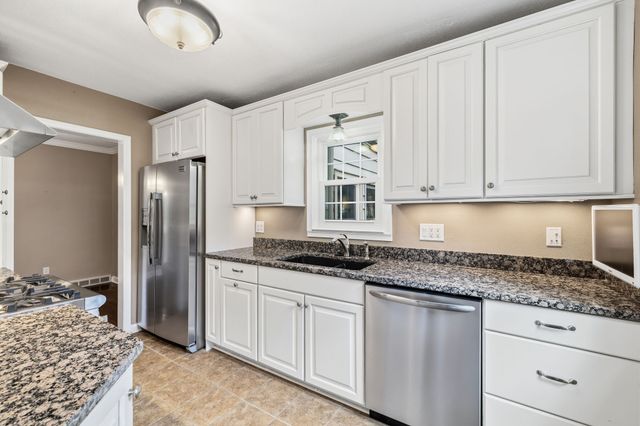 1305 Creston Avenue, Des Moines, IA 50315
