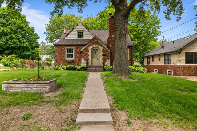 1305 Creston Avenue, Des Moines, IA 50315