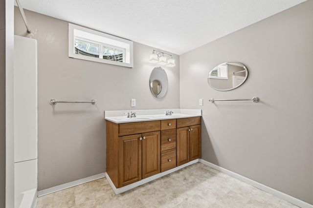 1305 Creston Avenue, Des Moines, IA 50315