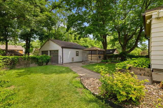 1305 Creston Avenue, Des Moines, IA 50315