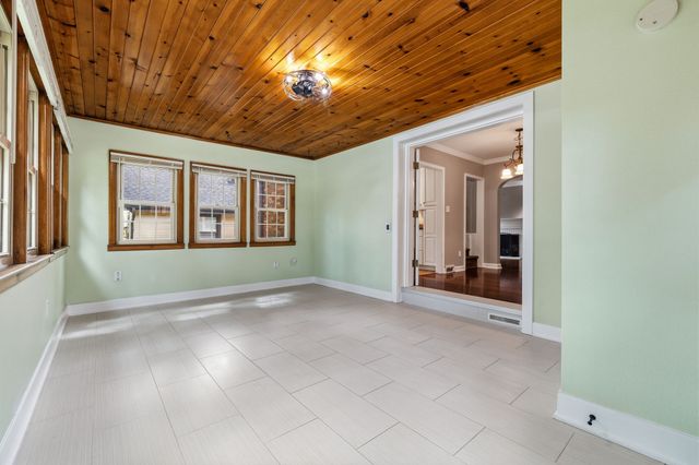 1305 Creston Avenue, Des Moines, IA 50315