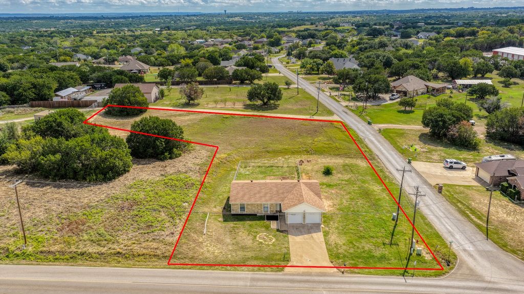 901 W Apache Trail, Granbury, TX 76048 — exterior