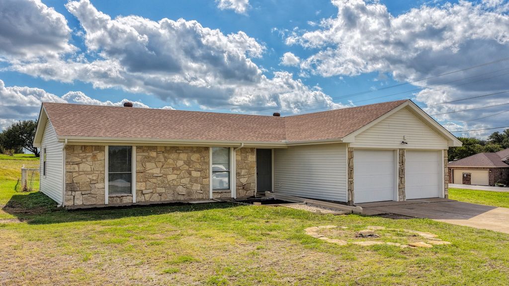 901 W Apache Trail, Granbury, TX 76048 — photo 3