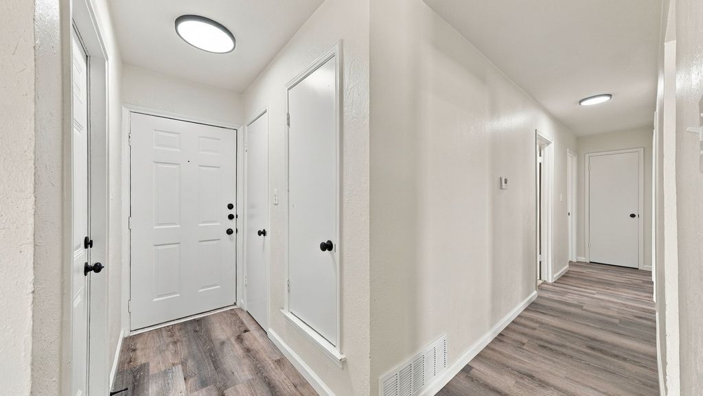 901 W Apache Trail, Granbury, TX 76048 — photo 5