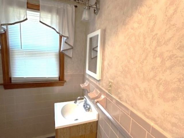 30 Clinton Place, Wallingford, CT 06492