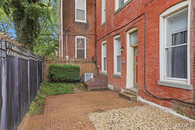 1900 Sidney Street D, St Louis, MO 63104