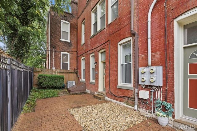 1900 Sidney Street D, St Louis, MO 63104