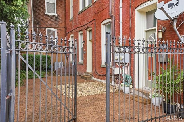 1900 Sidney Street D, St Louis, MO 63104