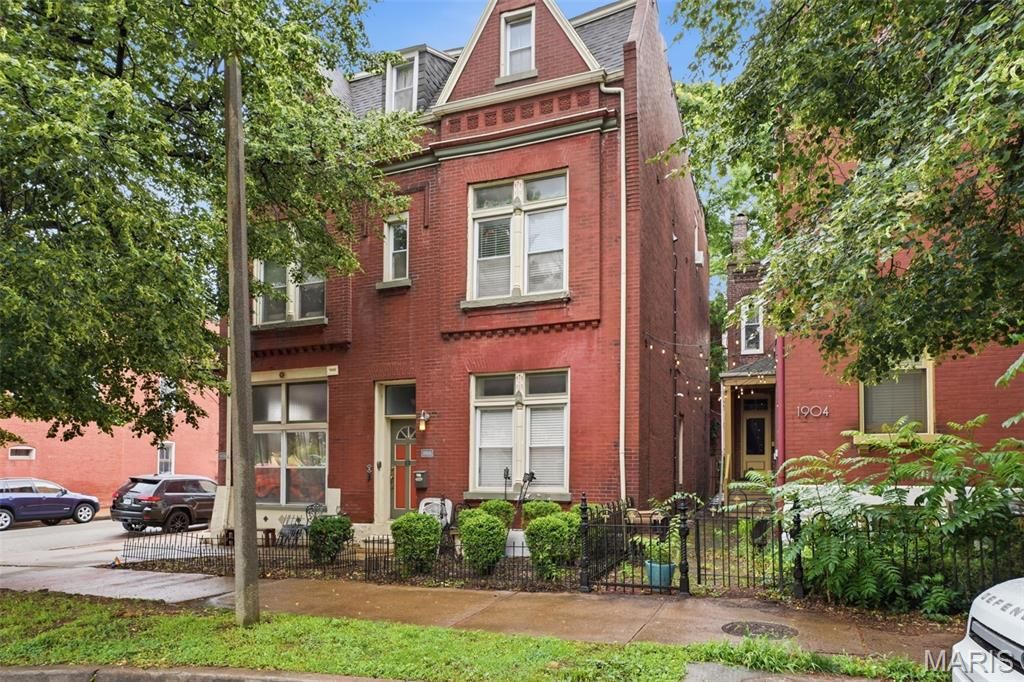 1900 Sidney Street D, St Louis, MO 63104