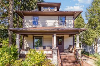 1330 W Maple Street, Kalamazoo City, MI 49008