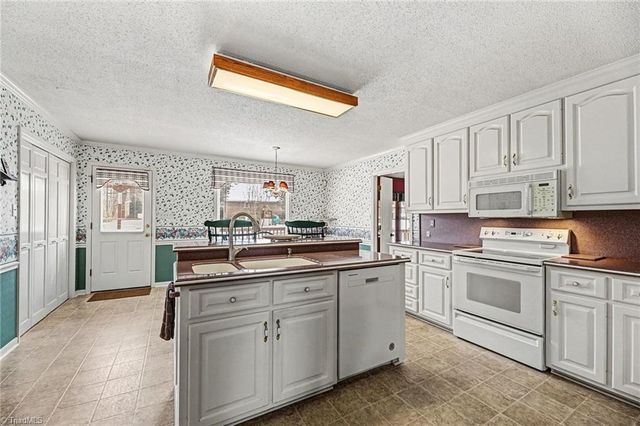 7010 Stancliff Court, Clemmons, NC 27012