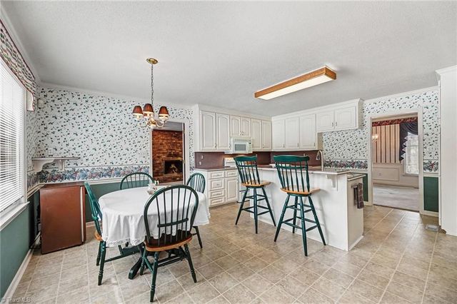 7010 Stancliff Court, Clemmons, NC 27012