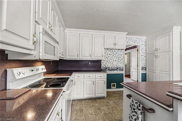 7010 Stancliff Court, Clemmons, NC 27012