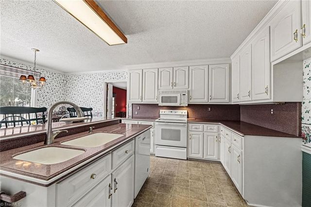 7010 Stancliff Court, Clemmons, NC 27012