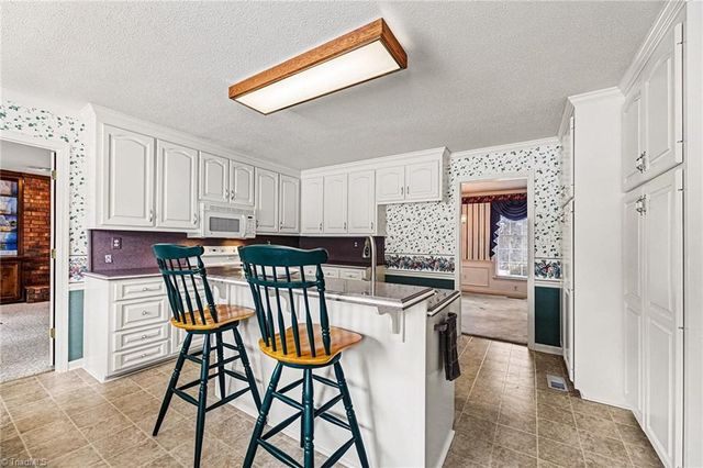 7010 Stancliff Court, Clemmons, NC 27012