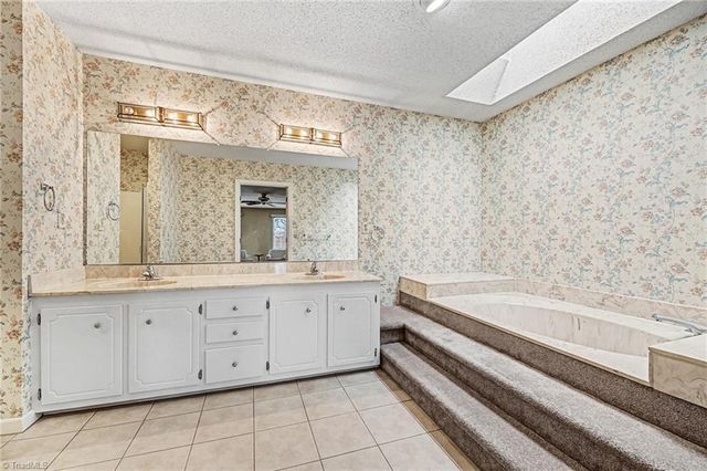 7010 Stancliff Court, Clemmons, NC 27012