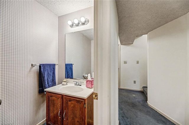 7010 Stancliff Court, Clemmons, NC 27012