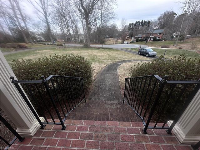 7010 Stancliff Court, Clemmons, NC 27012