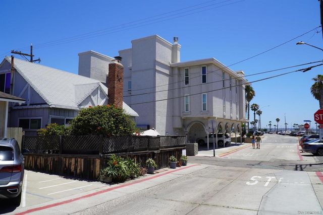 3510 Bayside Lane, San Diego, CA 92109