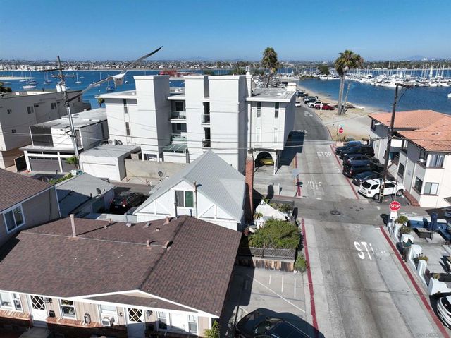 3510 Bayside Lane, San Diego, CA 92109