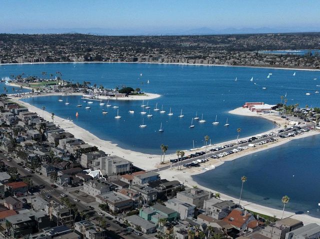 3510 Bayside Lane, San Diego, CA 92109