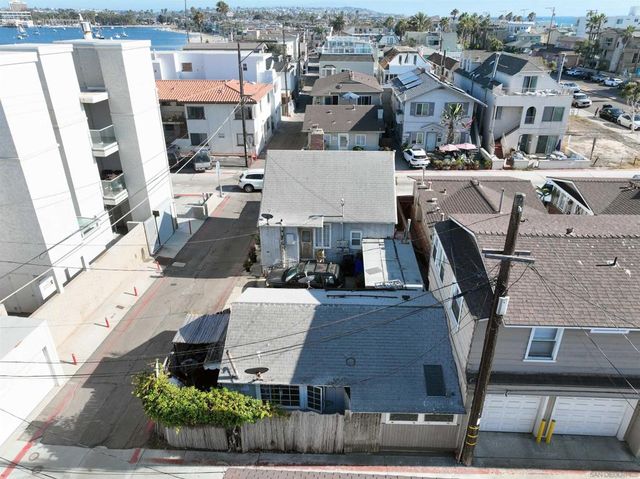 3510 Bayside Lane, San Diego, CA 92109