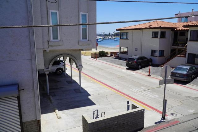 3510 Bayside Lane, San Diego, CA 92109