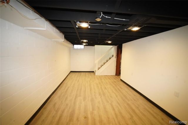 7241 W Outer Drive, Detroit, MI 48235