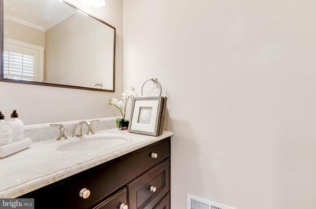 9005 GREYLOCK ST, Alexandria, VA 22308