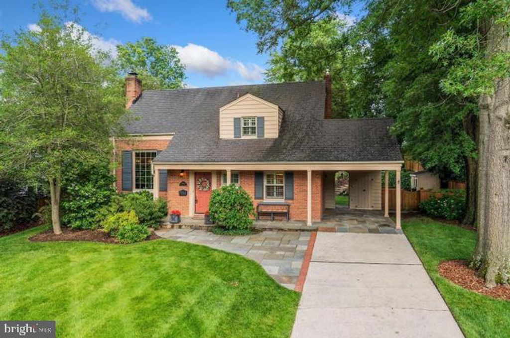 Image 1 of property listing at 9005 GREYLOCK ST, Alexandria, VA 22308