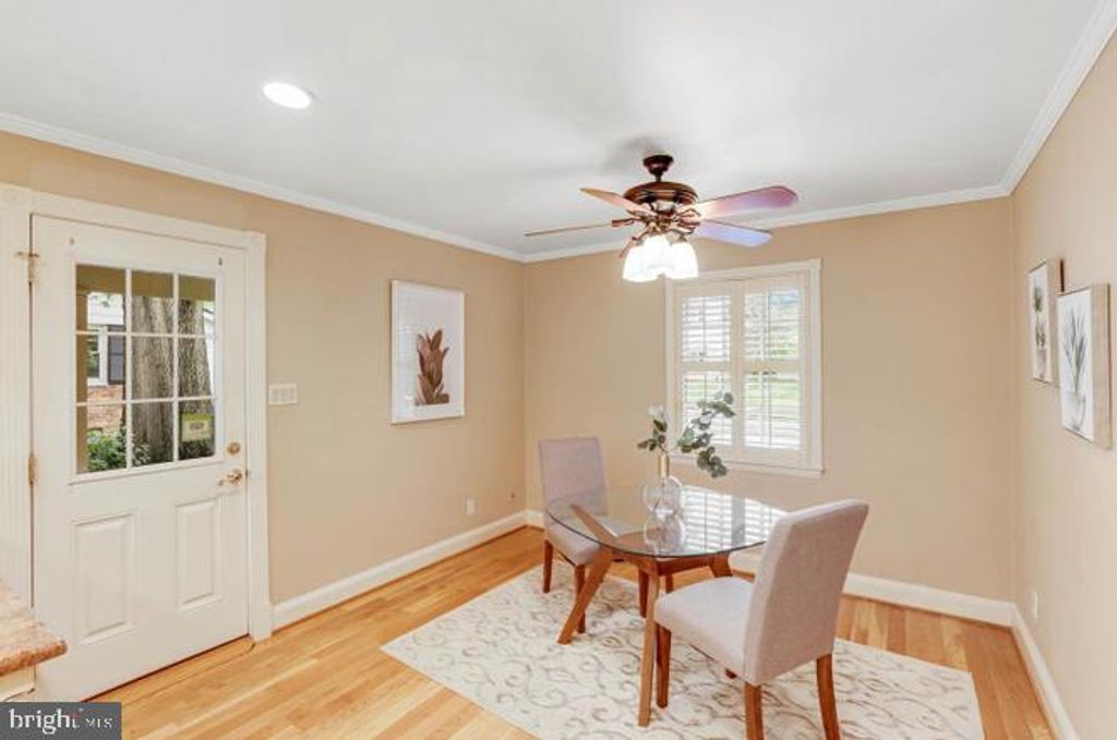 Image 11 of property listing at 9005 GREYLOCK ST, Alexandria, VA 22308