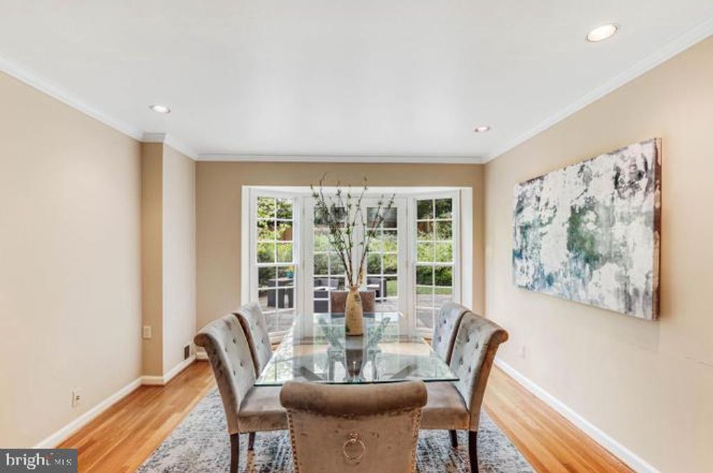 Image 15 of property listing at 9005 GREYLOCK ST, Alexandria, VA 22308