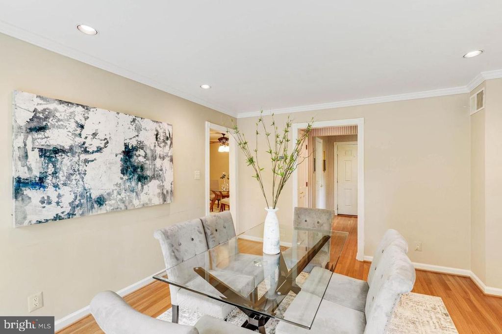 Image 17 of property listing at 9005 GREYLOCK ST, Alexandria, VA 22308