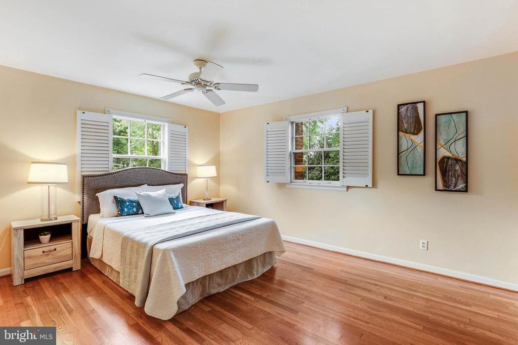 Image 19 of property listing at 9005 GREYLOCK ST, Alexandria, VA 22308