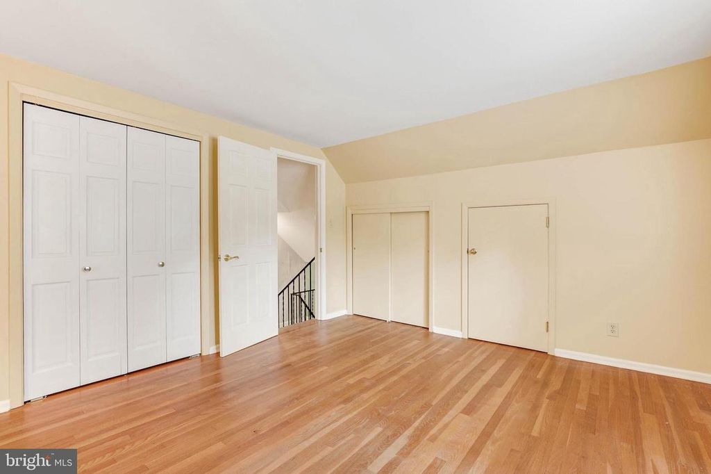 Image 22 of property listing at 9005 GREYLOCK ST, Alexandria, VA 22308