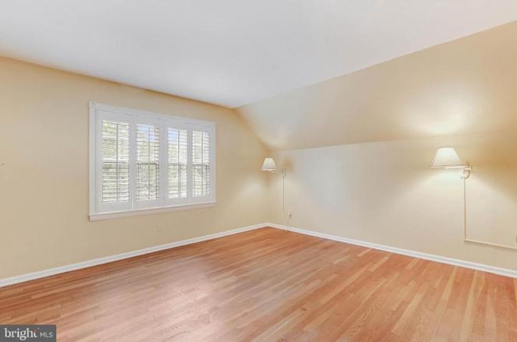 Image 23 of property listing at 9005 GREYLOCK ST, Alexandria, VA 22308