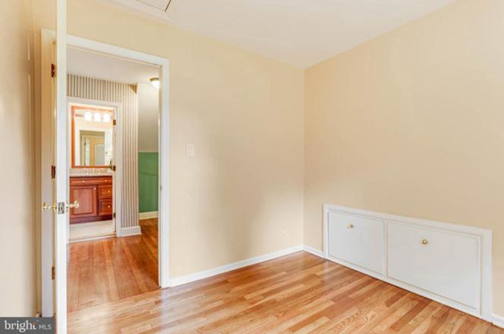 Image 24 of property listing at 9005 GREYLOCK ST, Alexandria, VA 22308