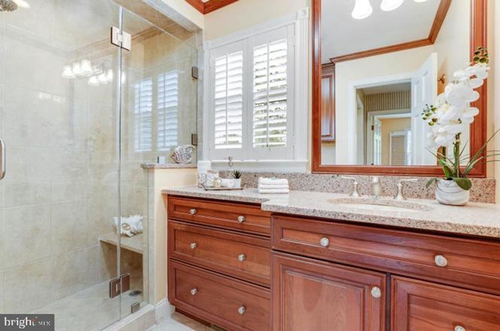 Image 26 of property listing at 9005 GREYLOCK ST, Alexandria, VA 22308