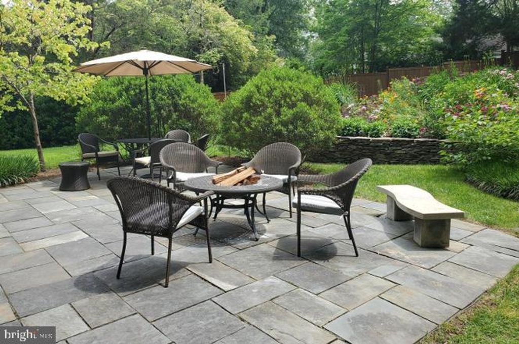 Image 32 of property listing at 9005 GREYLOCK ST, Alexandria, VA 22308